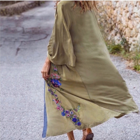 HP New Bohemian Floral Embroidered Kimono cover up - Picture 3 of 8